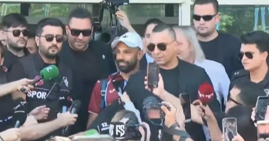 استقبال تاريخى لـ محمد صلاح فى تركيا.. فيديو