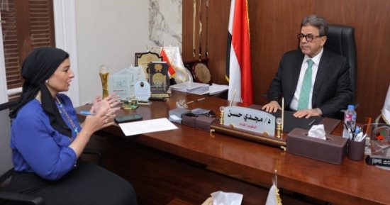 نقيب الأطباء البيطريين في حوار خاص لـ"اليوم السابع" يواجه خرافات "السوشيال ميديا": حقن الدواجن بالهرمونات "مستحيل" وتغذيتها نباتية 100%.. والانتخاب الوراثي سر وصول "الفرخة" لوزنها في 40 يوما