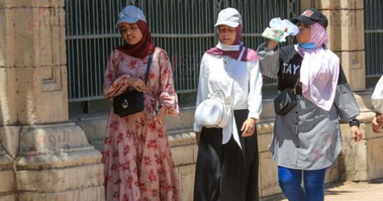 شمس أغسطس.. حيل المواطنين لمواجهة الحر