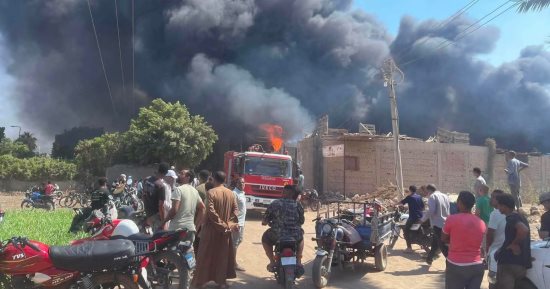 فصل التيار الكهربى عن موقع حريق داخل مخزن فوم فى كرداسة