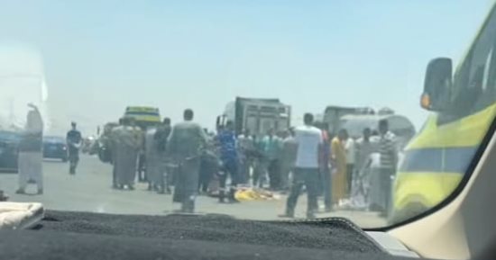 مصرع 6 وإصابة آخرين فى حادث بالطريق الصحراوي الشرقى بالجيزة .. صور