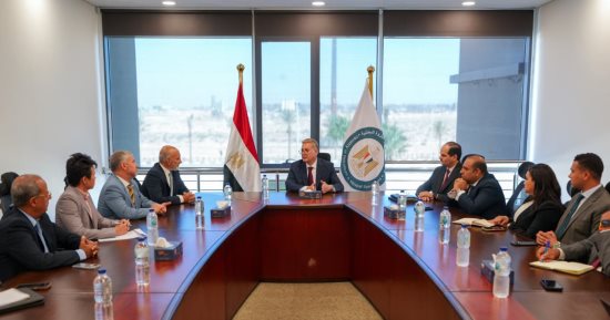 وزير البترول يبحث مع إكسون موبيل آليات ربط اكتشافاتها بقبرص بالبنية التحتية المصرية