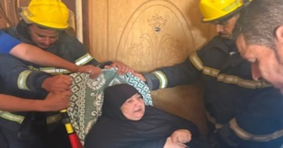 الأمن الإنساني.. الداخلية تنقل مريضة غير قادرة على الحركة للمستشفى