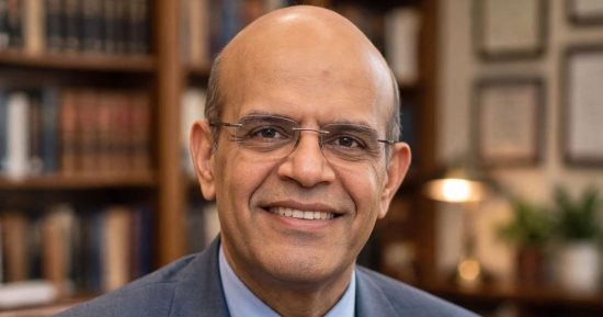 الدكتور أحمد يوسف في حواره الإذاعي الوحيد بعد فوزه بجائزة النيل: "الجائزة قيمتها من مصر"