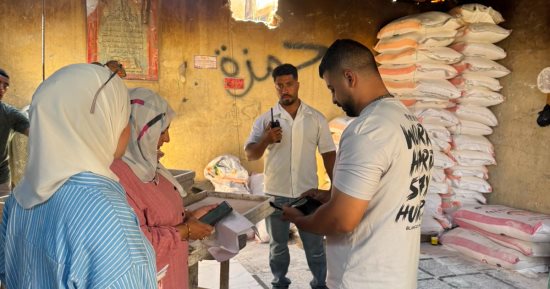 ضبط مخبز يتداول دقيقًا مجهول المصدر خلال حملة تموينية بالمنيرة الغربية.. صور