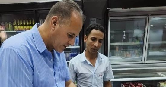 حملات مكثفة على منشآت نويبع للتأكد من تطبيق قانون العمل الجديد