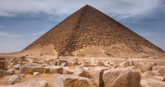 دراسة: المصريون القدماء بنو سدًا ضخمًا بالقرب من الهرم الأحمر