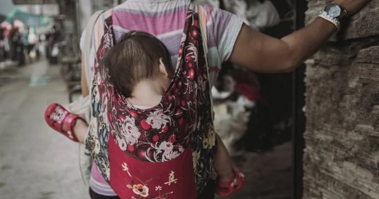 امرأة صينية تُسجن 3 سنوات لاختطاف طفل قبل 35 عاما
