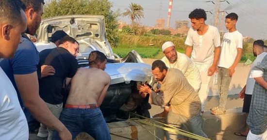 كانوا رايحين فرح.. ملابسات انقلاب سيارة بترعة في أوسيم ومصرع قائدها وطفل