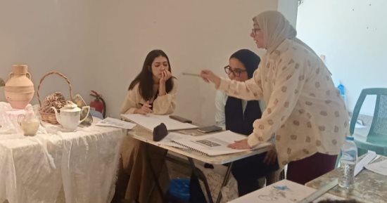 "خطوط تحكى".. ورشة فنية بمركز محمود سعيد