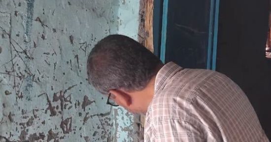 زراعة الأقصر تجرى فحصا للمنازل المصابة بالنمل الأبيض بالرزيقات قبلي.. صور