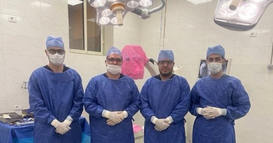 نقلة نوعية فى العمليات الجراحية بمستشفيات المنيا.. مستشفى الصدر تسطر ملحمة فى الجراحات الدقيقة.. ونجاح تدخل جراحي لإنقاذ مسن 80 عاما يعاني من كسر معقد.. وكيل الصحة: لدينا صروح طبية تتعامل مع الجراحات المعقدة