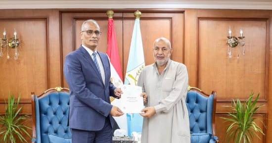 محافظ كفر الشيخ يسلم 28 عقد تقنين أراضى للمستفيدين.. تفاصيل