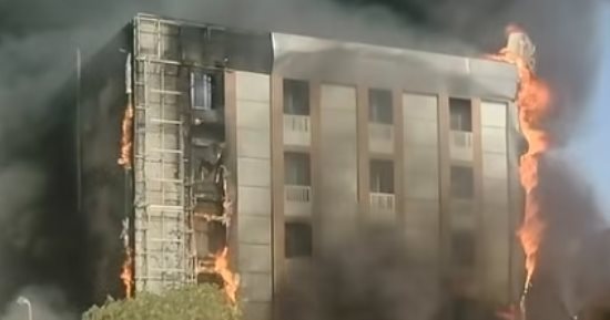 مصرع 3 أشخاص وإصابة 4 آخرين إثر حريق محلات حدائق الأهرام
