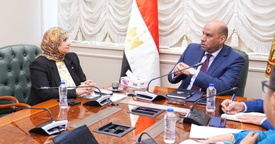 وزير العمل يلتقى نقيب التمريض لبحث التعاون فى تدريب وتأهيل الكوادر التمريضية