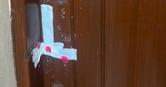 ضبط سيدة تنتحل صفة طبيب جلدية وتدير منشأة بدون ترخيص بالبحيرة