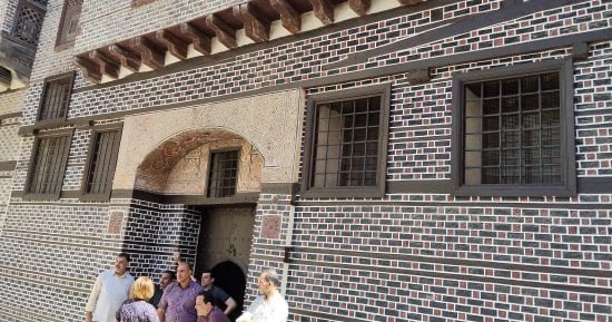 "الأمصيلى" أيقونة العمارة الإسلامية برشيد.. كيف يحكى منزل قديم قصة مدينة من خلف المشربيات؟ شيده عثمان أغا طوبجى قائد الجيش العثمانى 1808.. ويتميز بطراز فريد من الزخارف ومشربيات مطعمه بالصدف والعاج النادر.. صور