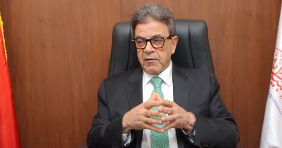 لا هرمونات ولا أجنة.. نقيب الأطباء البيطريين: تناول البيض آمن وطبيعى
