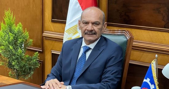 محافظ السويس يوجه بتوفير ميني باصات للطلاب بأجر رمزي مع بدء للدراسة