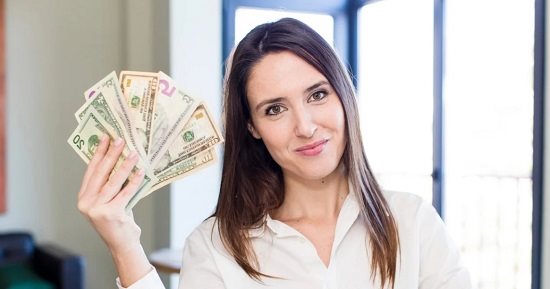 4 عادات ينصح بها خبراء الفنج شوى لجذب الحب والمال.. تنظيف الحمام مهم