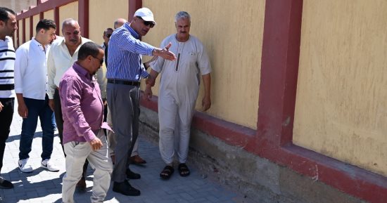 محافظ جنوب سيناء يتفقد أعمال تطوير الطرق بحيي بدر القديم و102 بطور سيناء 