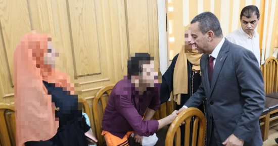 محافظ المنوفية يستجيب لاستغاثة الشاب أنور ويوجه بصرف كرسي متحرك ومساعدة مالية
