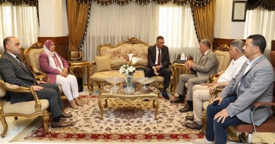 محافظ جنوب سيناء يبحث تسريع توصيل المرافق للإسكان الجديد بالطور والرويسات