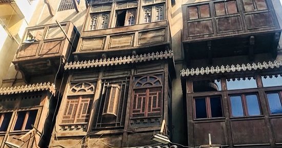كيف ألهم فن الأرابيسك العالم بزخارفه الشرقية؟.. من العمارة إلى الموضة
