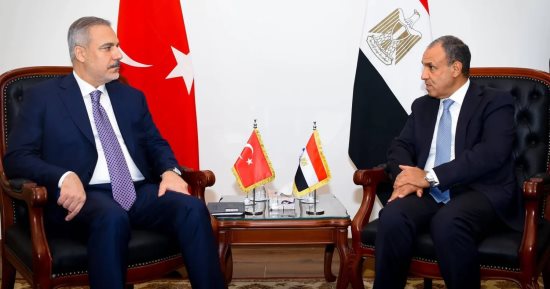أهم الأخبار العالمية والعربية حتى منتصف الليل.. أمريكا تنصح وتحذر إيران بضرورة الاتفاق معها.. الاحتلال يقصف غزة ويهدم 27 منشأة بالضفة.. وداخلية الكويت تحبط مخططا إرهابيا.. ووزير خارجية تركيا يزور مصر
