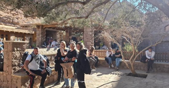 سانت كاترين تستقبل 415 سائحا وسط إقبال متزايد على السياحة الدينية والبيئية