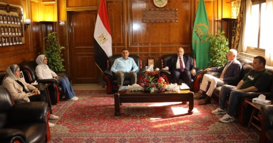 محافظ القليوبية يتابع منظومة النظافة بشبرا الخيمة والخصوص