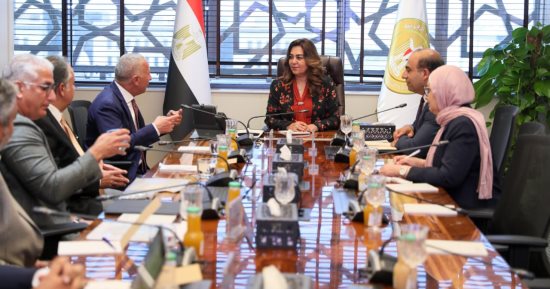 منال عوض تبحث إنشاء مصنع لتحويل المخلفات البلدية إلى وقود صلب مسترجع