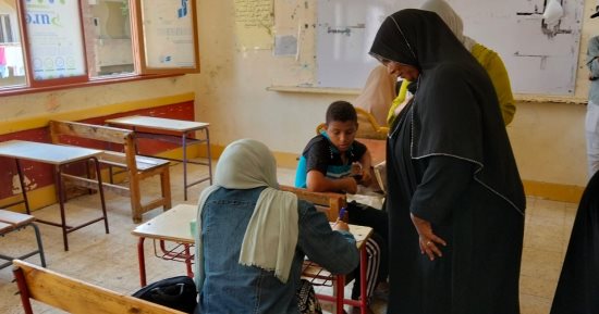 قافلة جامعة قناة السويس الطبية تقدم خدماتها لـ660 مواطنًا بقرية العمدة