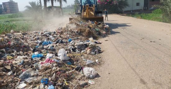 رفع 200 طن من القمامة والأتربة والمخلفات الصلبة بـ 8 قرى بمركز سوهاج