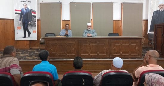 رئيس سوهاج الأزهرية يعقد اجتماعًا مع رؤساء لجان الثانوية قبل امتحانات الدور الثاني