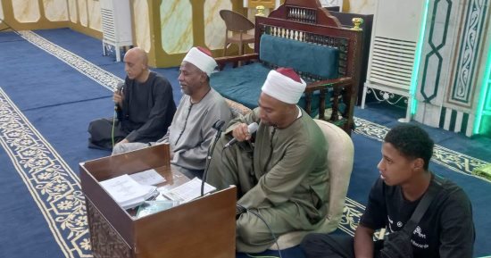 مسجد السيد يوسف بالكرنك يحتفل بالمولد النبوى بقراءة الشمائل المحمدية.. صور