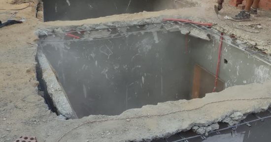 حى العجوزة يواجه مخالفات البناء.. إزالة سقف وأعمدة وحوائط بعقارين فى أرض اللواء