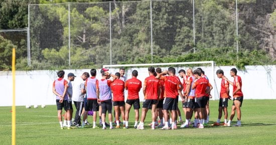 موعد مباراة الأهلى وبرشلونة الإسبانى في كأس خوان جامبر
