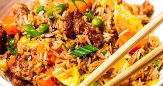 طريقة عمل الأرز المقلى زى المطاعم الآسيوية.. وجبة سريعة ولذيذة