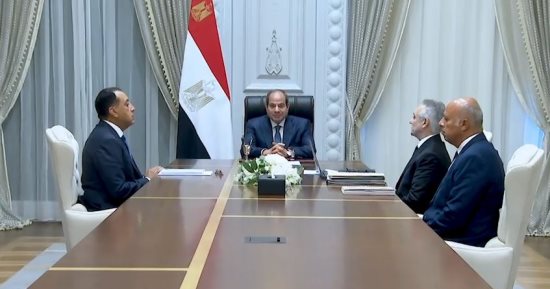 الرئيس عبد الفتاح السيسي يجتمع برئيس مجلس الوزراء ووزير العدل بمدينة العلمين.. فيديو
