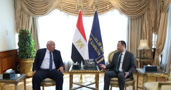 وزير الاتصالات يبحث مع محافظ مطروح الموقف التنفيذى لمشروعات الاتصالات بالمحافظة