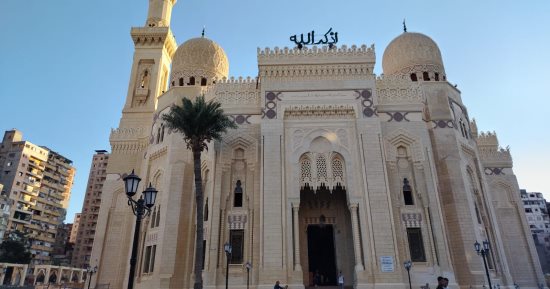 مسجد أبو العباس المرسي.. حكاية قطب الصوفية الذي خلّدته الإسكندرية.. صور