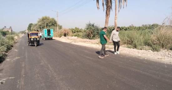 محافظ قنا: الانتهاء من رصف طريق مدخل المراشدة حتى معدية دشنا 