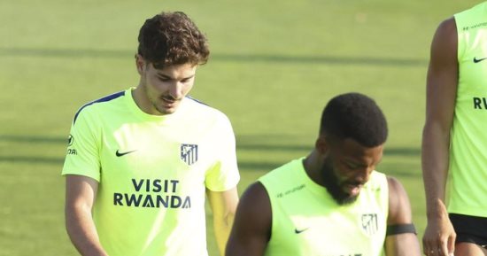 استبعاد ألفاريز من أولى مباريات أتلتيكو مدريد بالليجا بسبب برشلونة