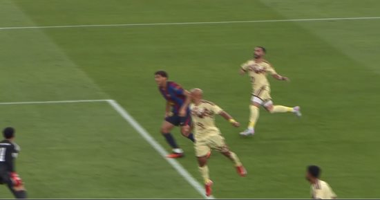  رافينيا يضيف الهدف الثانى لبرشلونة أمام الأهلى من ركلة جزاء