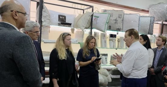 الإتحاد الاوروبى يشيد بجودة منتجات النسيج والأقطان المصرية خلال زيارته للمنطقة الحرة بالعامرية