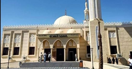 مسجد الهدى بدهب صرح إسلامى يجمع بين روعة العمارة وخدمة أهالى المدينة.. صور