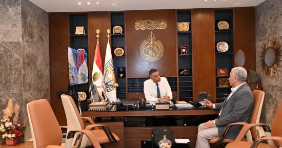 محافظ جنوب سيناء يبحث مشروعات المياه والصرف وحل نهائى لانقطاع المياه بنويبع