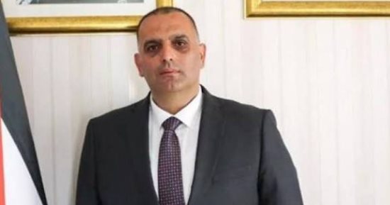 الاحتلال يعتقل وزير شؤون القدس أشرف الأعور من منزله في سلوان