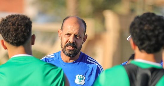 الحسينى أبو قمر ومحمد موسى يجتمعان بلاعبى المصرى لتحفيزهم قبل انطلاق الدورى